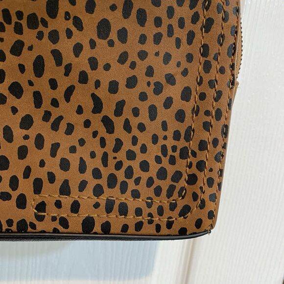 Universal Thread Leopard Print Crossbody Bag Womens Faux Leather  Compartments - Picture 5 of 15